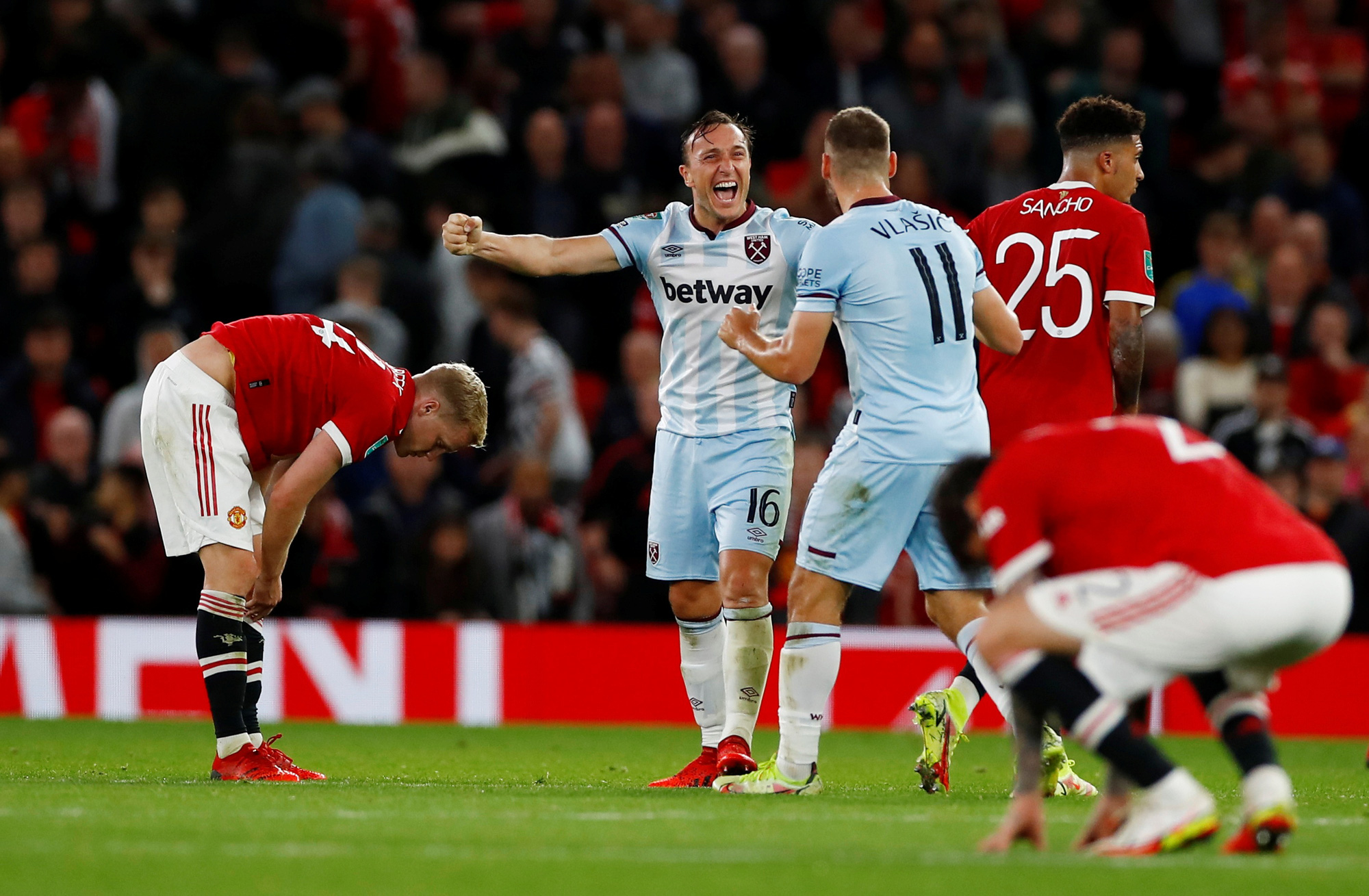 Báo chí Anh chê cười Man United sau cú sốc bị loại ở vòng 3 League Cup - Ảnh 4.