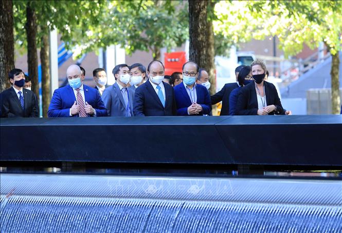 Chủ tịch nước Nguyễn Xuân Phúc thăm Khu tưởng niệm nạn nhân vụ khủng bố 11-9 - Ảnh 2.