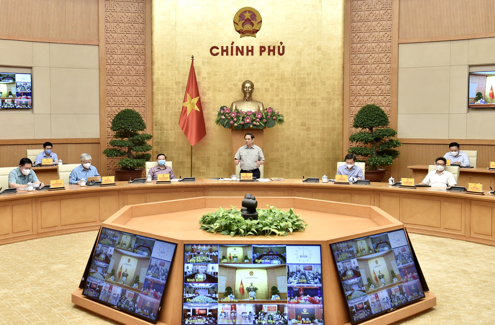 Phấn đấu đến ngày 30-9 trở lại bình thường mới - Ảnh 1. Phấn đấu đến ngày 30-9 trở lại bình thường mới - Ảnh 1.