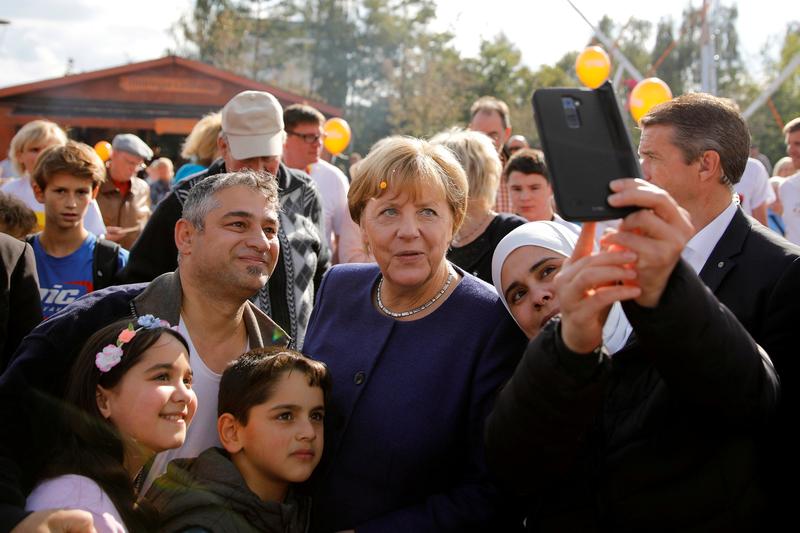 Chia tay bà đầm thép Angela Merkel - Ảnh 2.