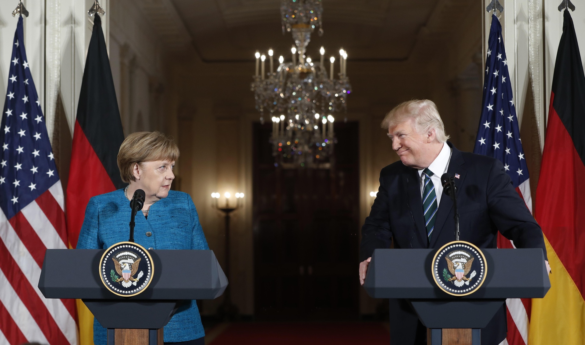 [eMagazine] Câu thần chú ngự trị châu Âu của bà Angela Merkel - Ảnh 10.