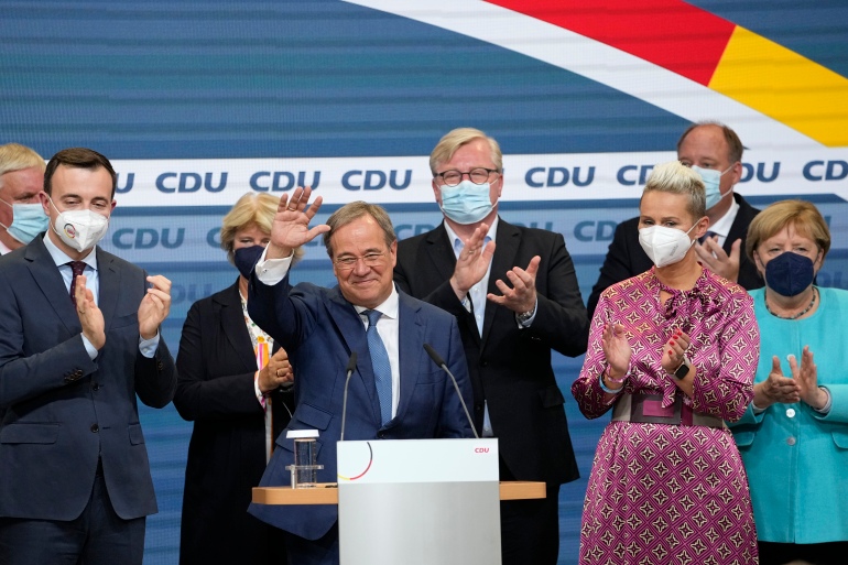 Bầu cử Đức: Liên đảng thua đau, bà Merkel lãnh đạo thêm vài tháng? - Ảnh 2. Bầu cử Đức: Liên đảng thua đau, bà Merkel lãnh đạo thêm vài tháng? - Ảnh 2.