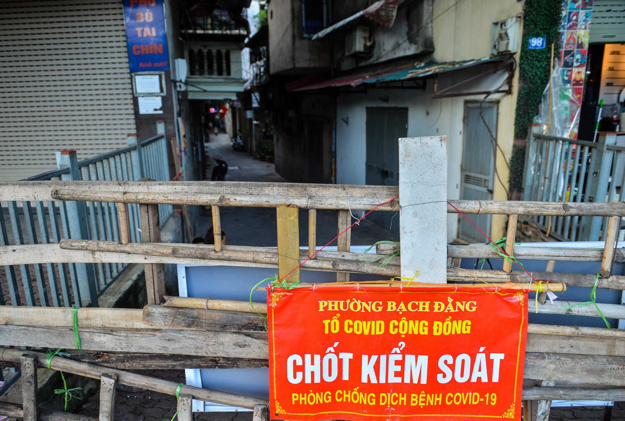 CLIP: Muôn kiểu người dân thông chốt cứng trong những ngày Hà Nội nới lỏng giãn cách - Ảnh 2.