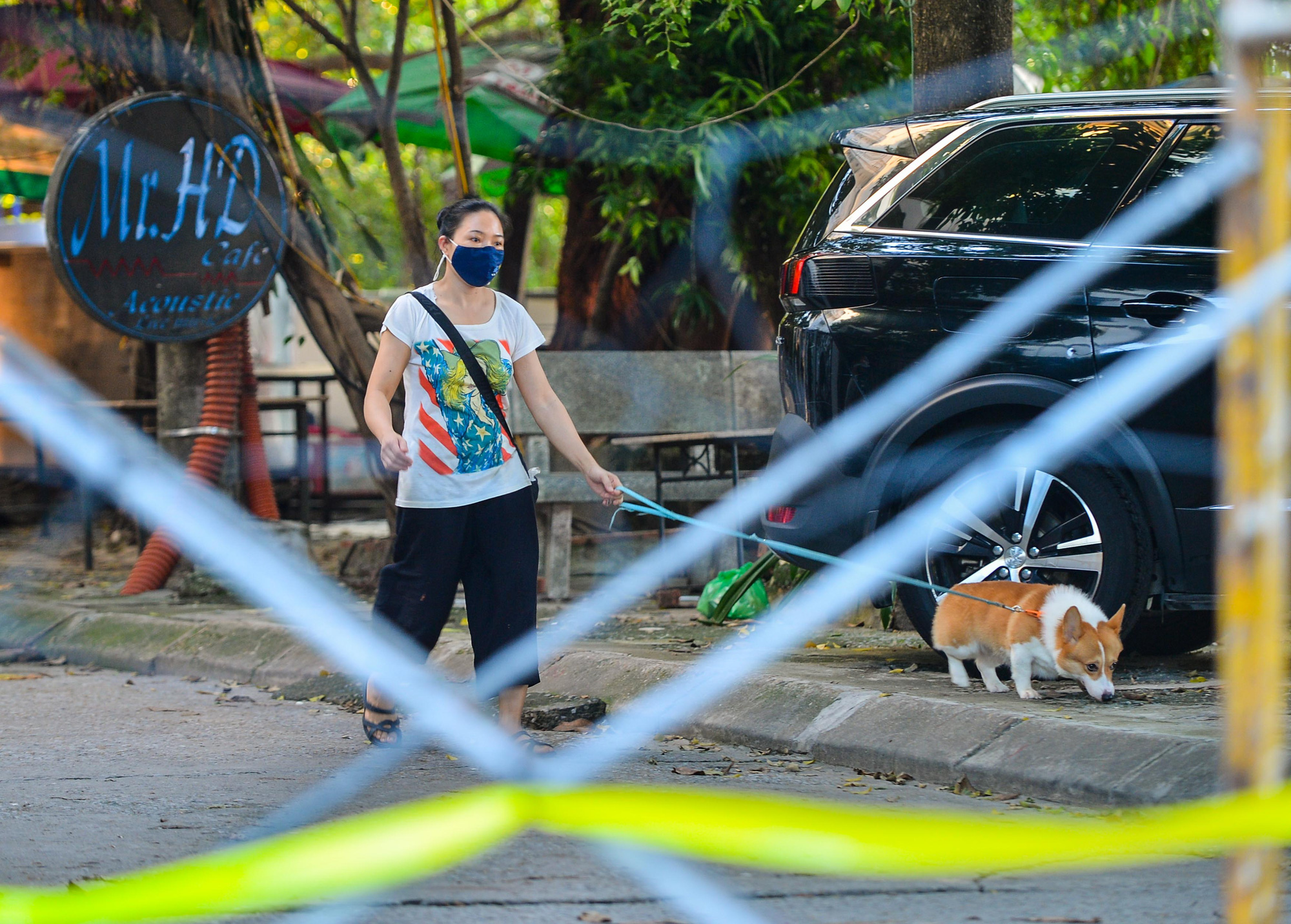 CLIP: Muôn kiểu người dân thông chốt cứng trong những ngày Hà Nội nới lỏng giãn cách - Ảnh 9.