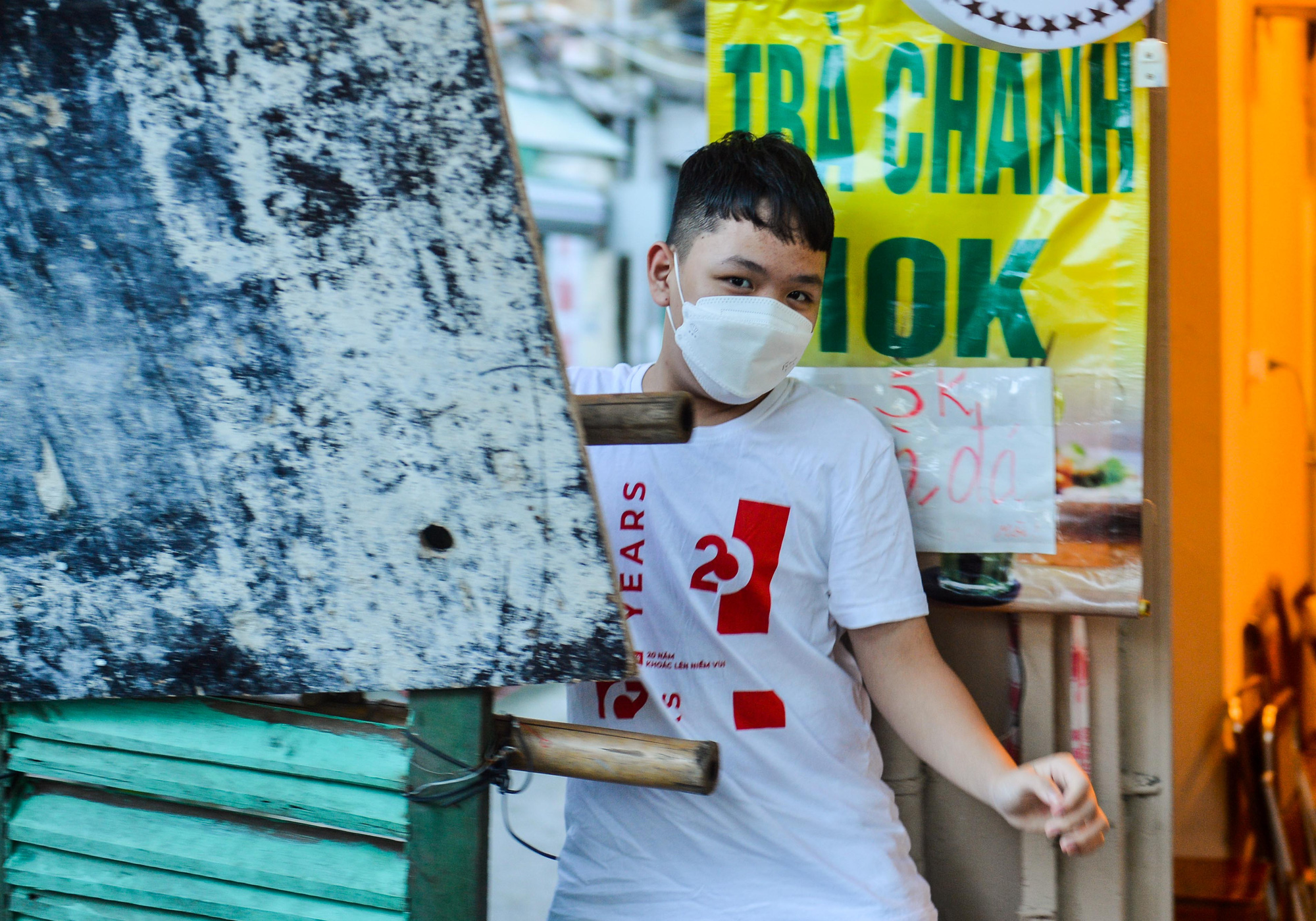 CLIP: Muôn kiểu người dân thông chốt cứng trong những ngày Hà Nội nới lỏng giãn cách - Ảnh 8.