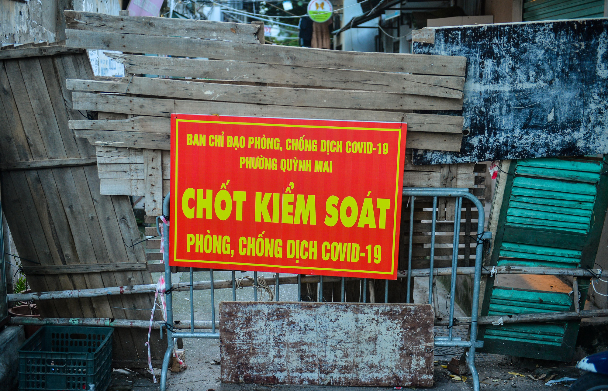 CLIP: Muôn kiểu người dân thông chốt cứng trong những ngày Hà Nội nới lỏng giãn cách - Ảnh 6.