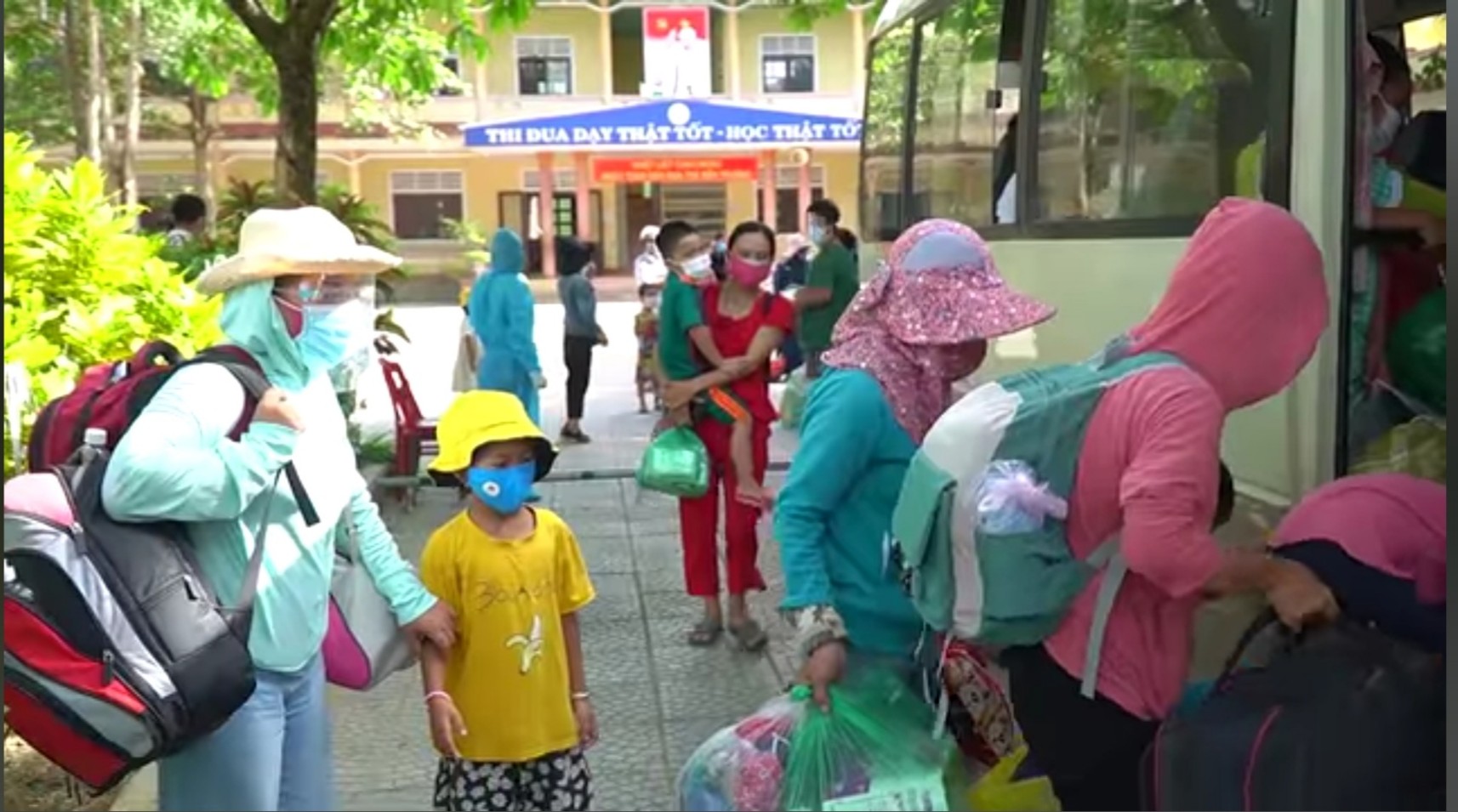 Điều tra hành vi xuất nhập cảnh trái phép, làm lây lan dịch bệnh của một tài xế - Ảnh 1. Điều tra hành vi xuất nhập cảnh trái phép, làm lây lan dịch bệnh của một tài xế - Ảnh 1.