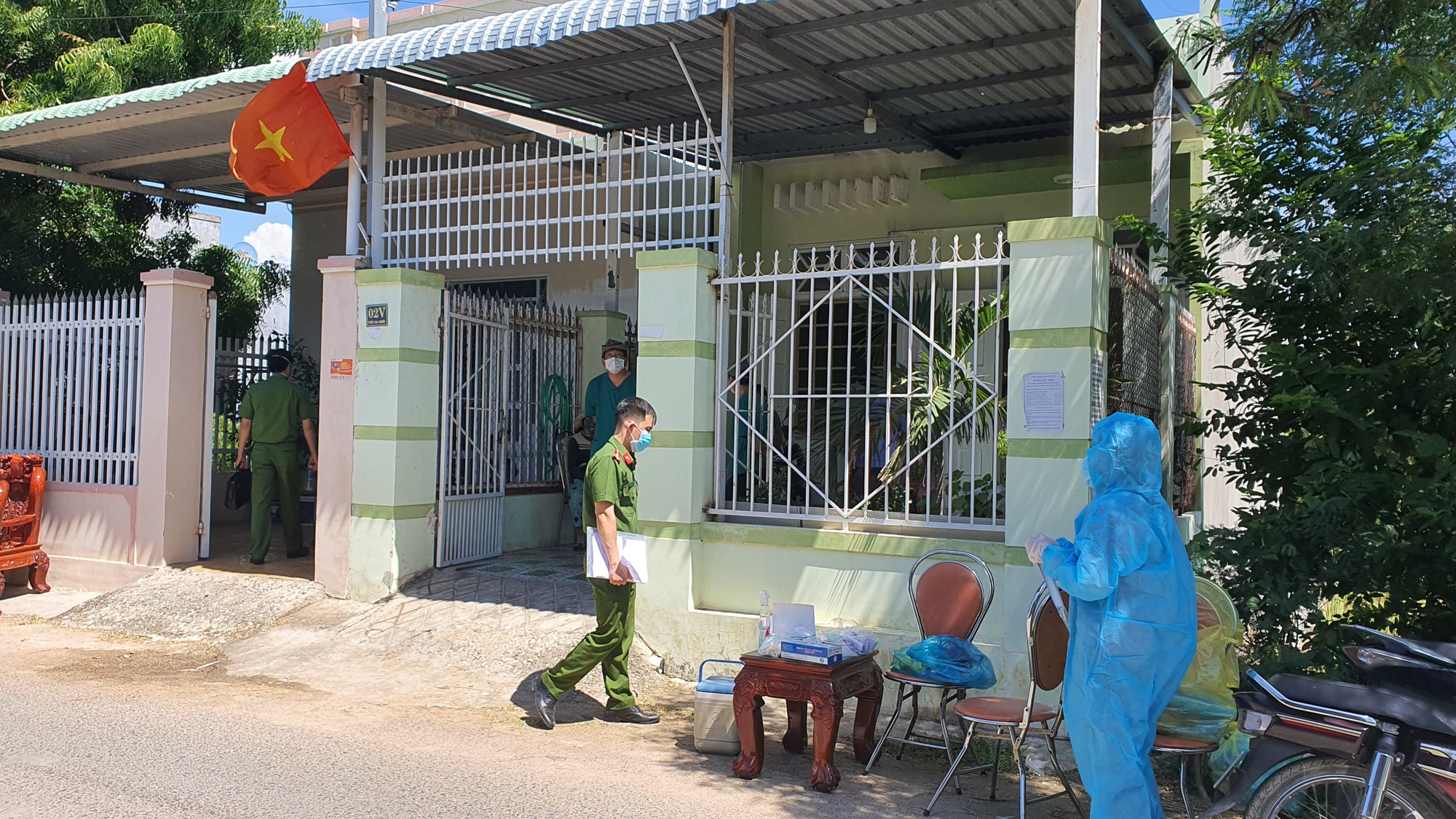 Xót thương 3 mẹ con tử vong trong tư thế treo cổ cùng bức thư tuyệt mệnh - Ảnh 1.