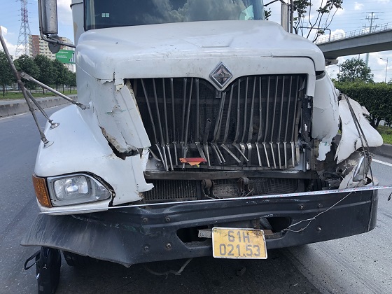 Khởi tố vụ án liên quan vụ tai nạn giữa 2 xe đầu kéo trên Xa lộ Hà Nội - Ảnh 2.