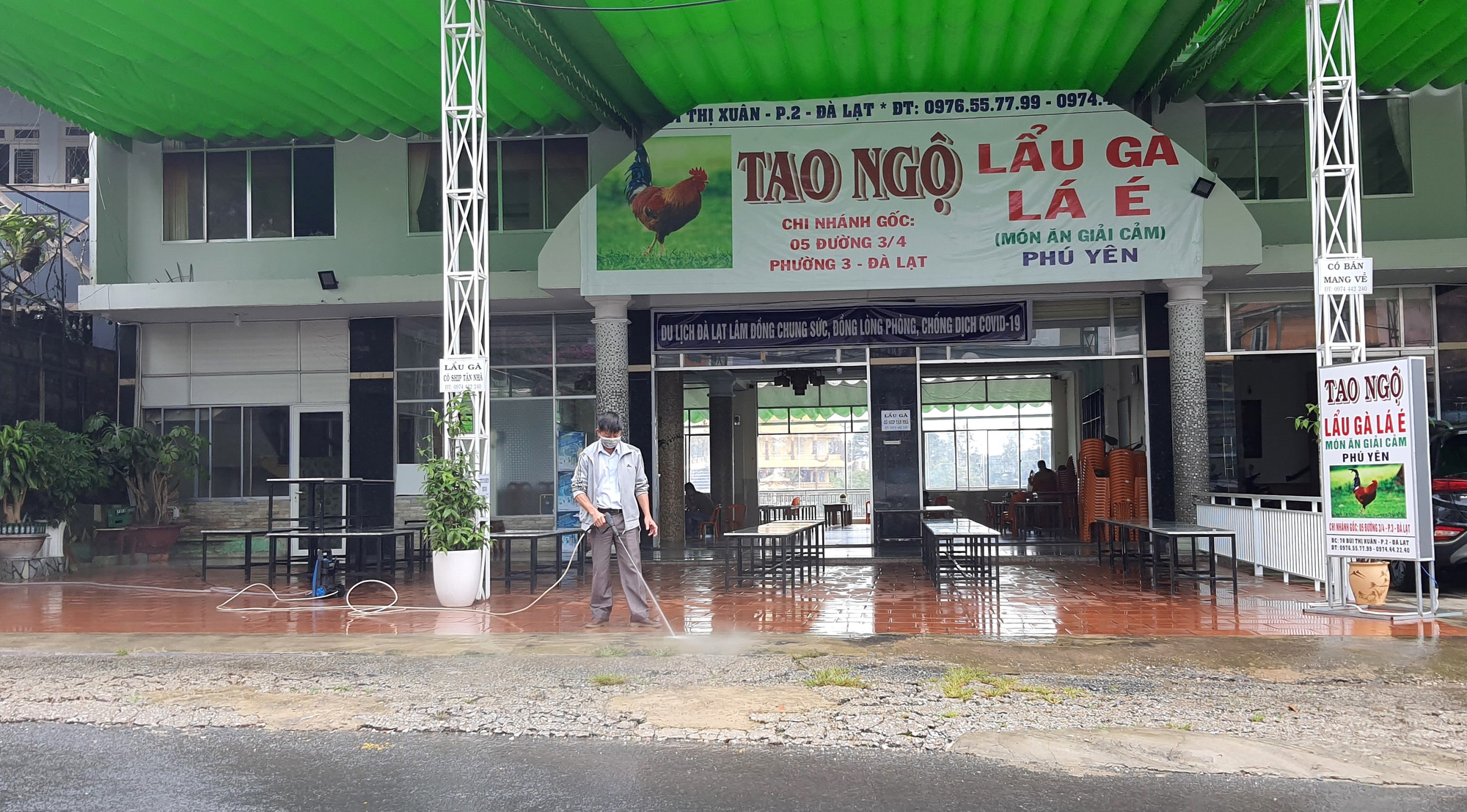 Phố sương mù nhộn nhịp sau khi mở lại một số dịch vụ - Ảnh 6. Phố sương mù nhộn nhịp sau khi mở lại một số dịch vụ - Ảnh 6.