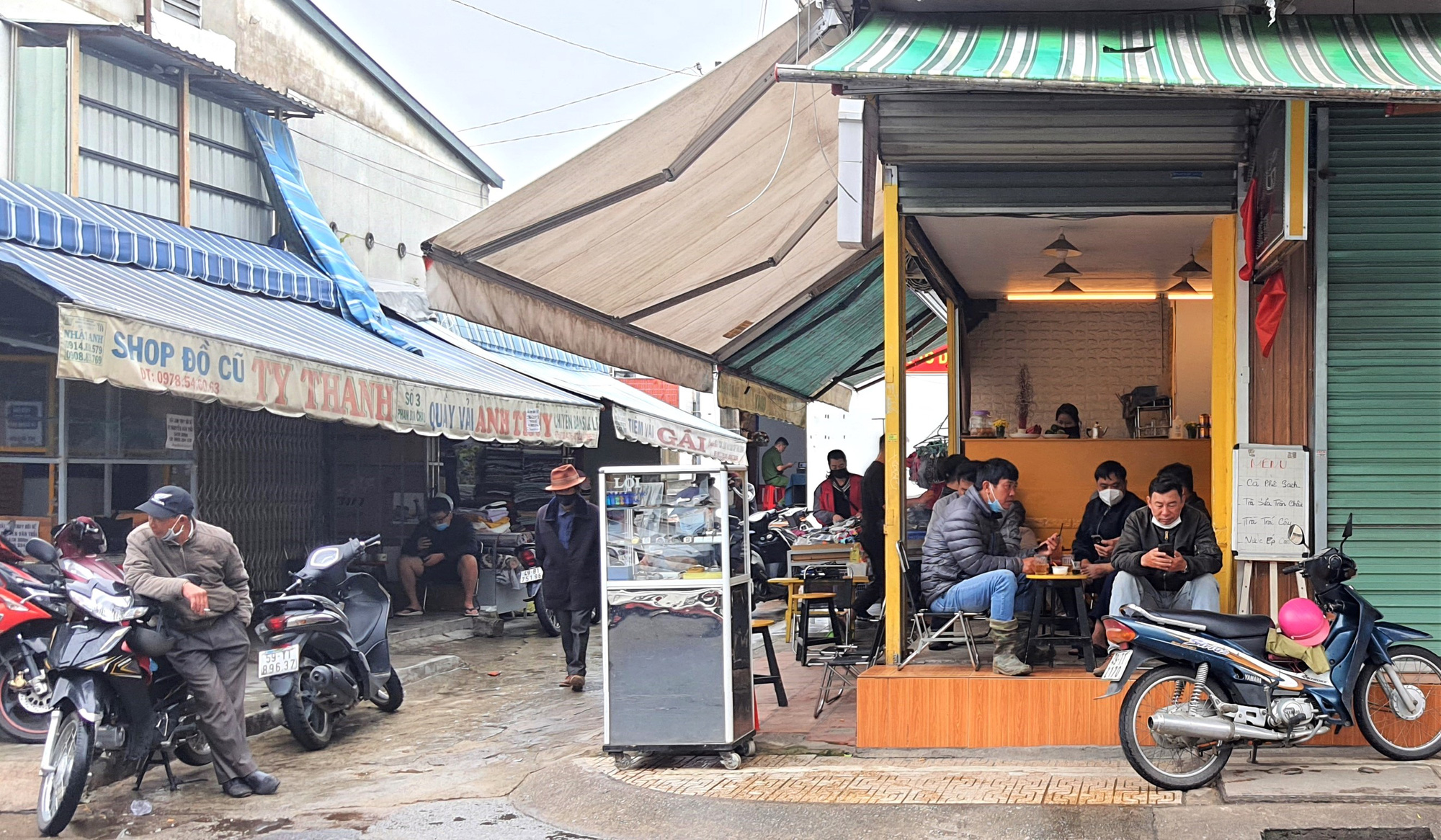 Phố sương mù nhộn nhịp sau khi mở lại một số dịch vụ - Ảnh 8. Phố sương mù nhộn nhịp sau khi mở lại một số dịch vụ - Ảnh 8.