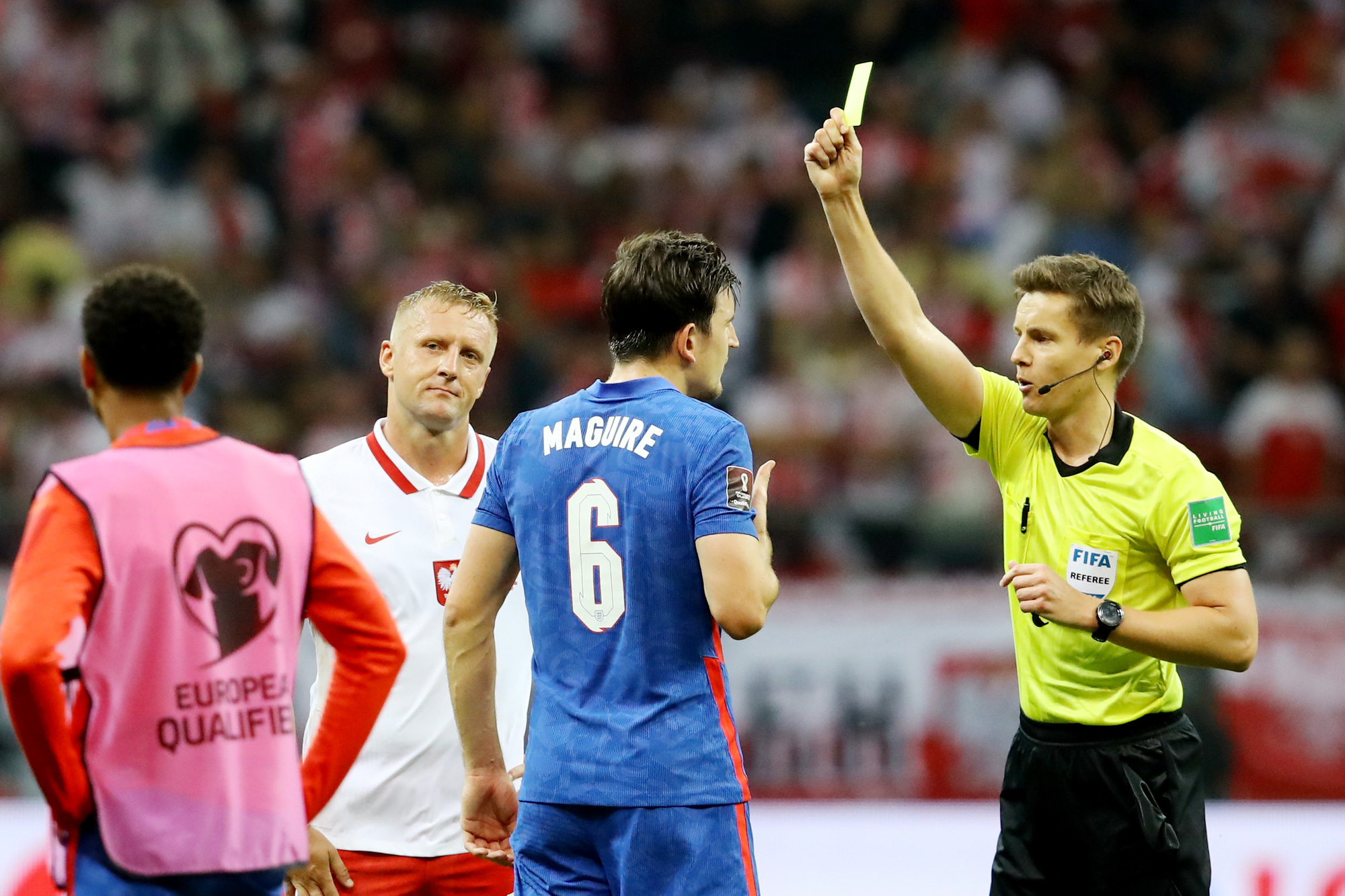 Harry Kane lập siêu phẩm, Anh đánh rơi chiến thắng phút bù giờ - Ảnh 4. Harry Kane lập siêu phẩm, Anh đánh rơi chiến thắng phút bù giờ - Ảnh 4.
