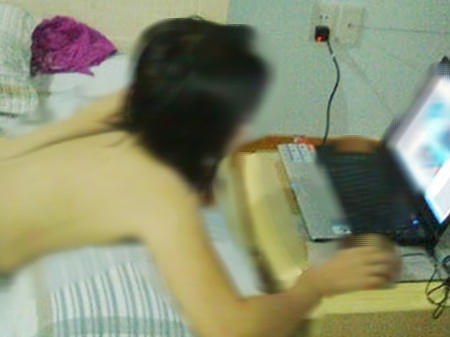 Sau lần "chat sex", người phụ nữ 22 lần chuyển gần nửa tỉ đồng cho "bạn trai" - Ảnh 1.