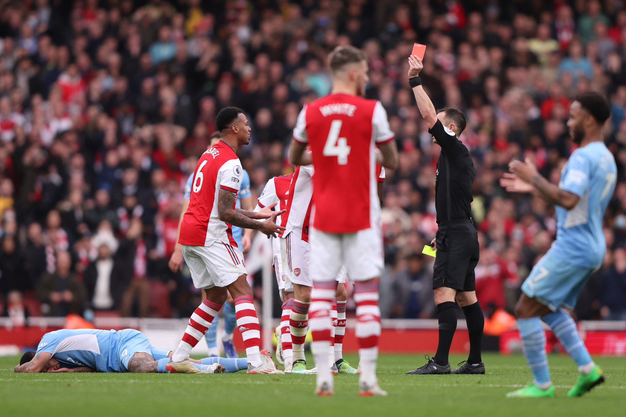 Arsenal thua ngược sân nhà, Man City đè Pháo thủ trận thứ 10 liên tiếp - Ảnh 5.