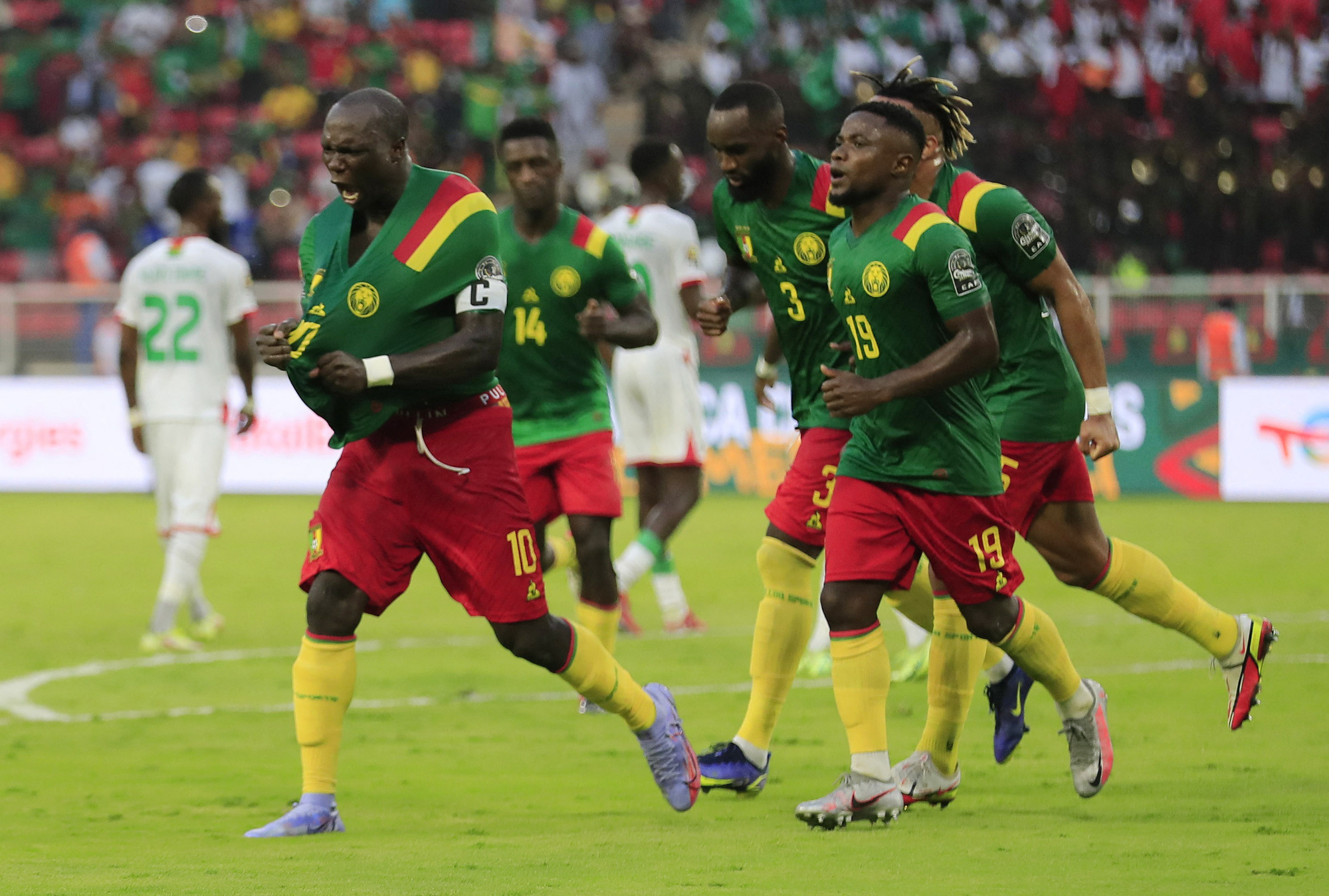 Chủ nhà Cameroon ngược dòng, hạ Burkina Faso mở màn CAN 2021 - Ảnh 13.