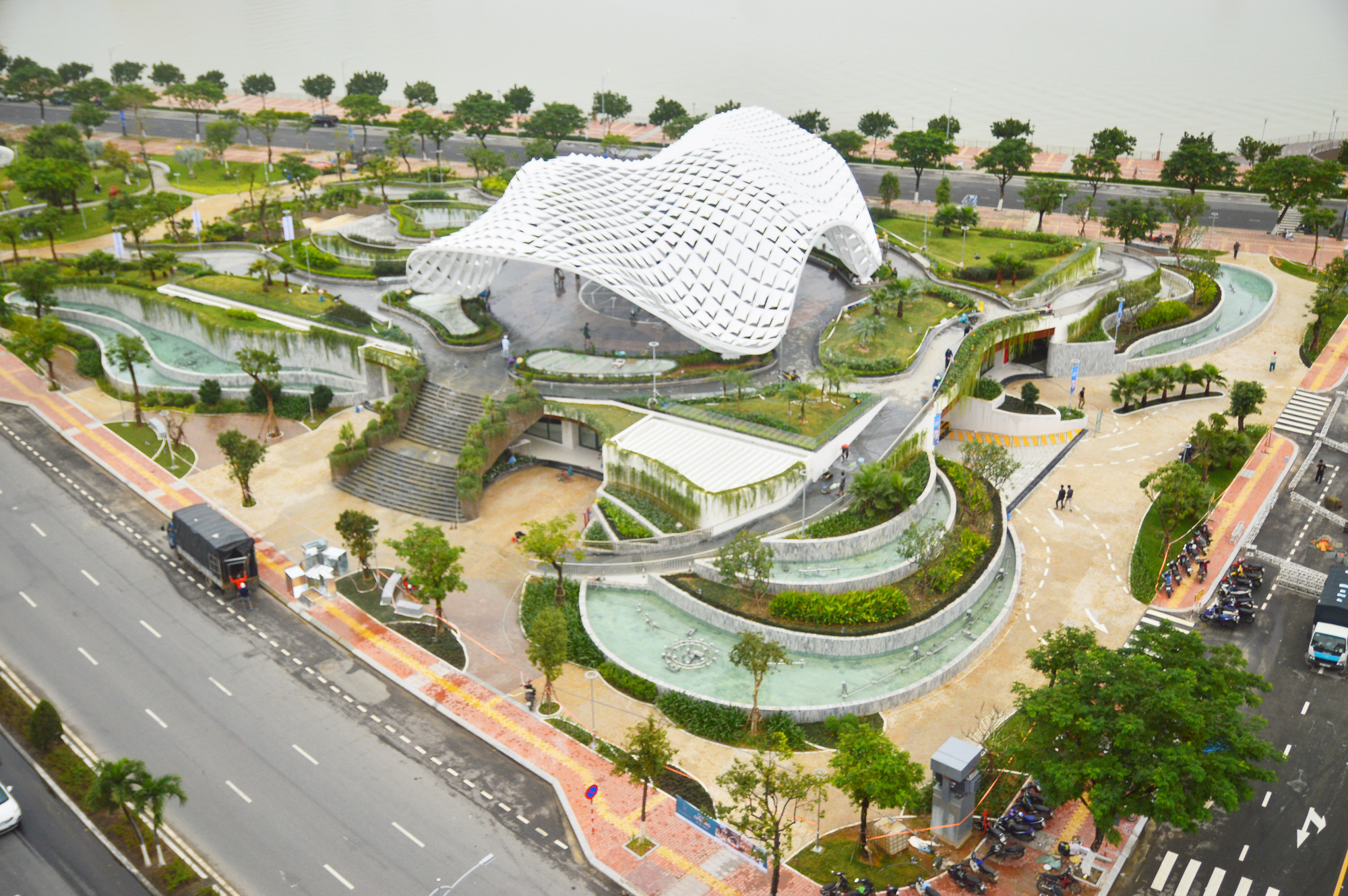 Ngắm Vườn tượng APEC - “Cánh diều bay cao” của Đà Nẵng - Báo Người lao động