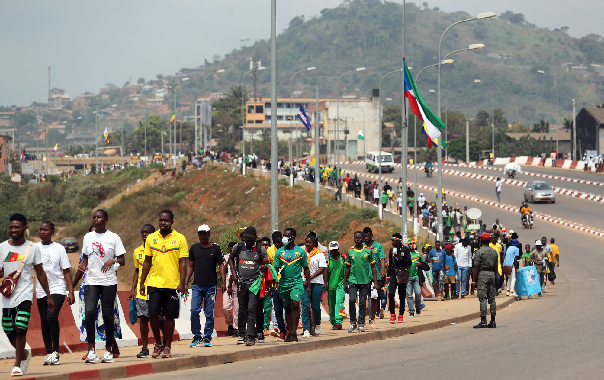 Chủ nhà Cameroon ngược dòng, hạ Burkina Faso mở màn CAN 2021 - Ảnh 5.