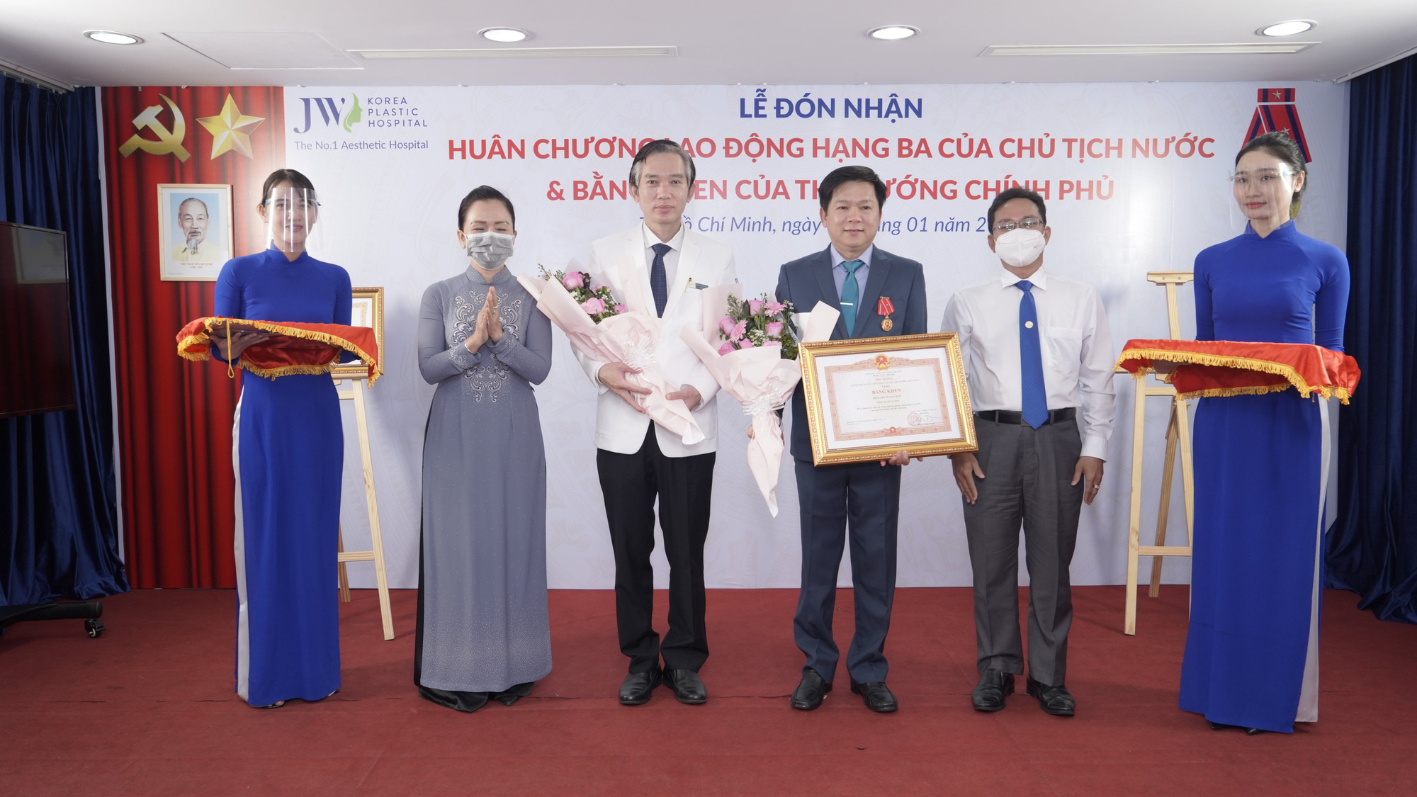 Bệnh viện Thẩm mỹ JW Hàn Quốc TP HCM đón nhận Huân chương Lao động hạng ba - Ảnh 2.