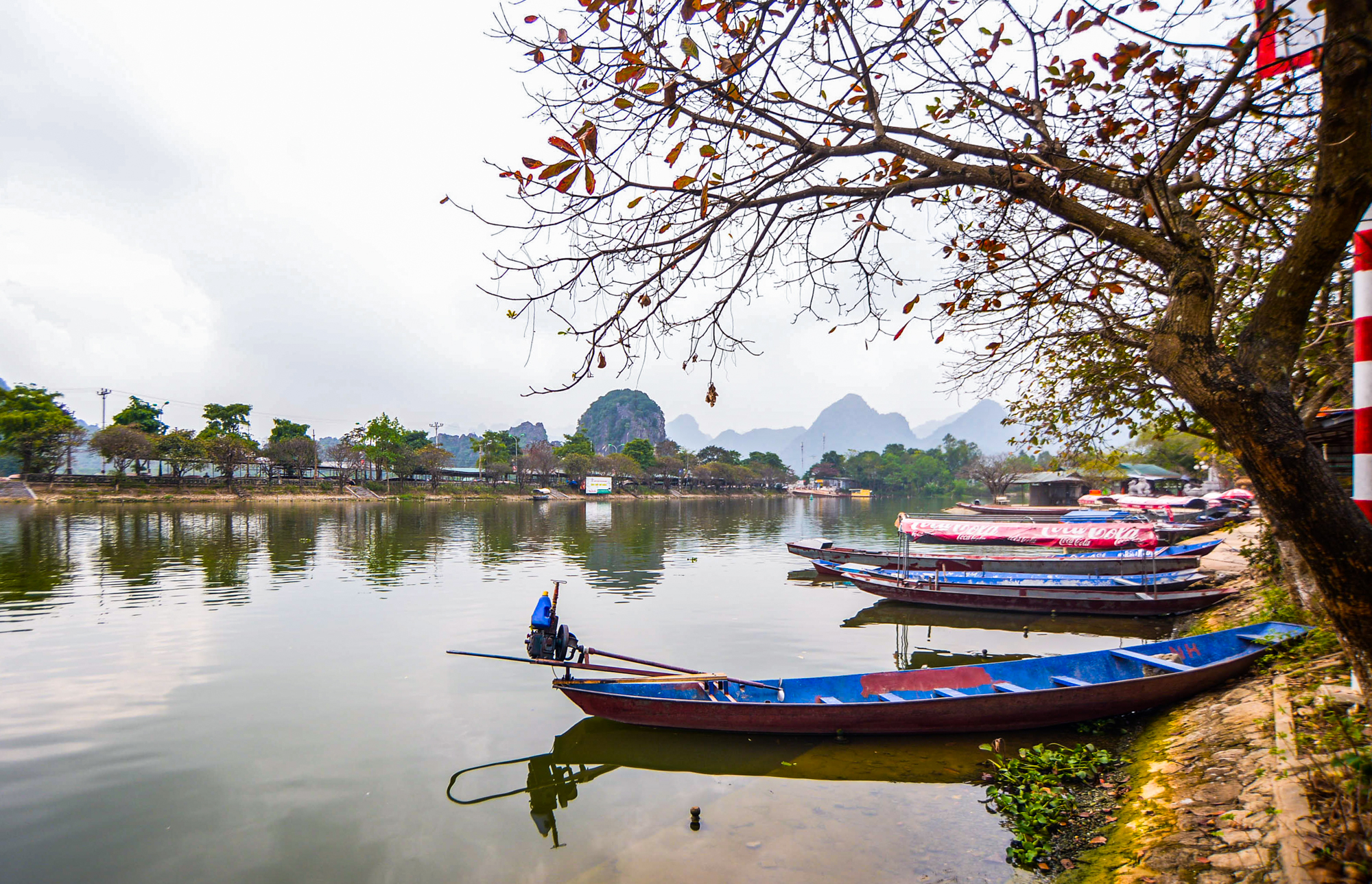 Hàng ngàn con thuyền ở chùa Hương ngủ đông sớm, lái đò khóc ròng ngày giáp Tết 2022 - Ảnh 2.