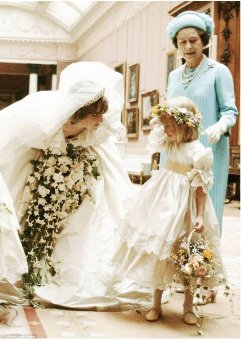 Công chúa Beatrice diện lại váy và vương miện của Nữ hoàng Elizabeth II  trong hôn lễ  Tập đoàn dệt may Việt Nam