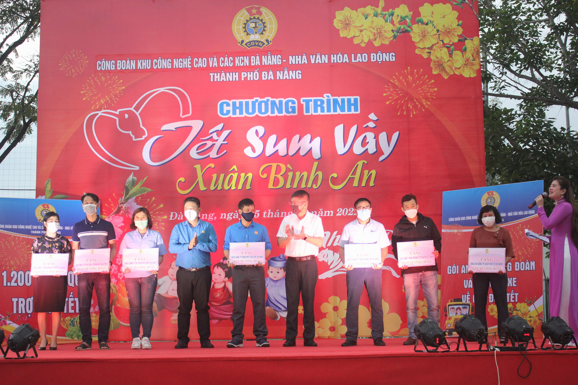 Hàng ngàn lao động Đà Nẵng phấn khởi nhận quà Tết từ tổ chức Công đoàn - Ảnh 9.
