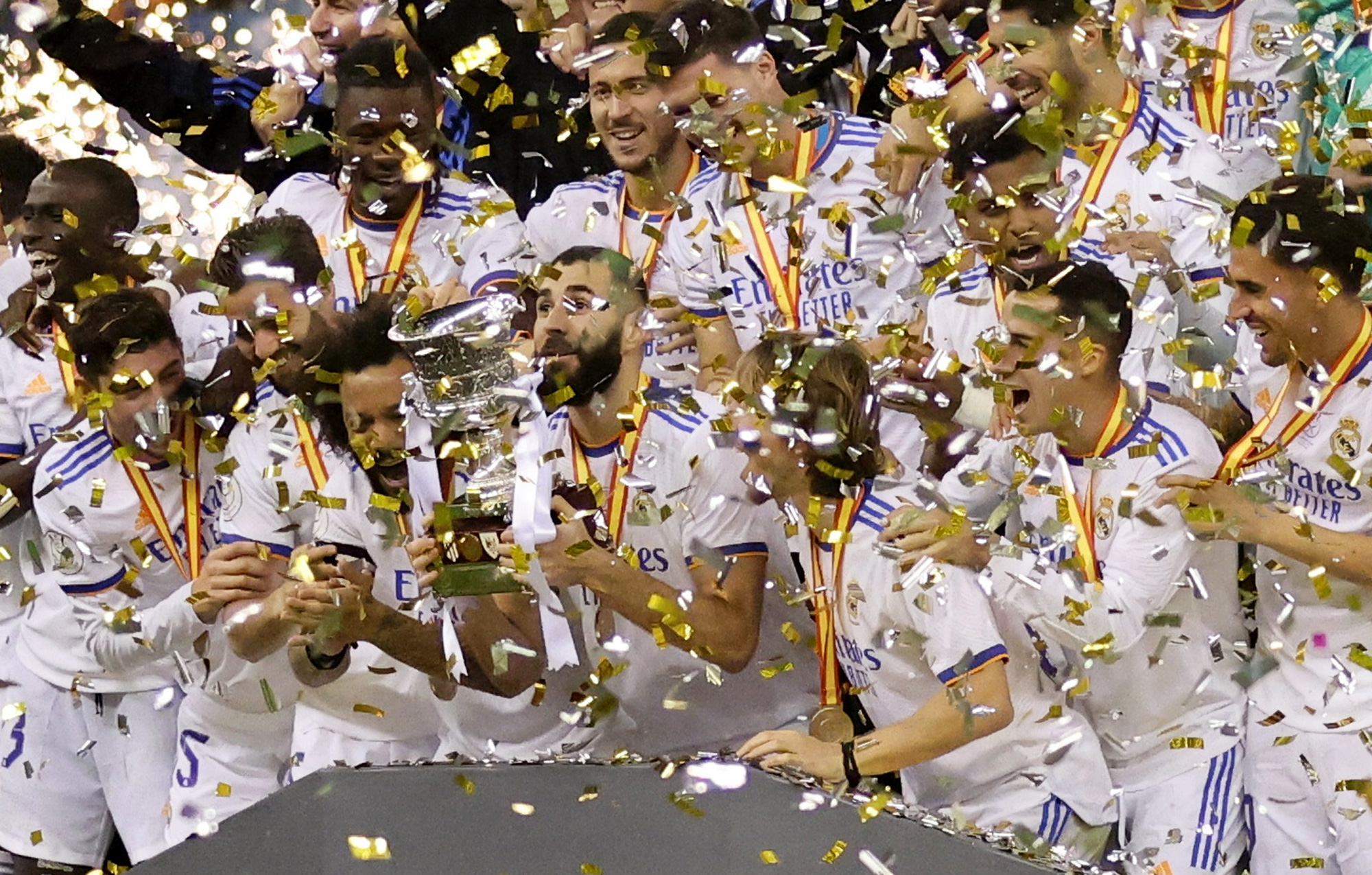 Real Madrid đoạt ngôi á quân La Liga, Benzema tỏa sáng ngày chia tay - Ảnh 8.