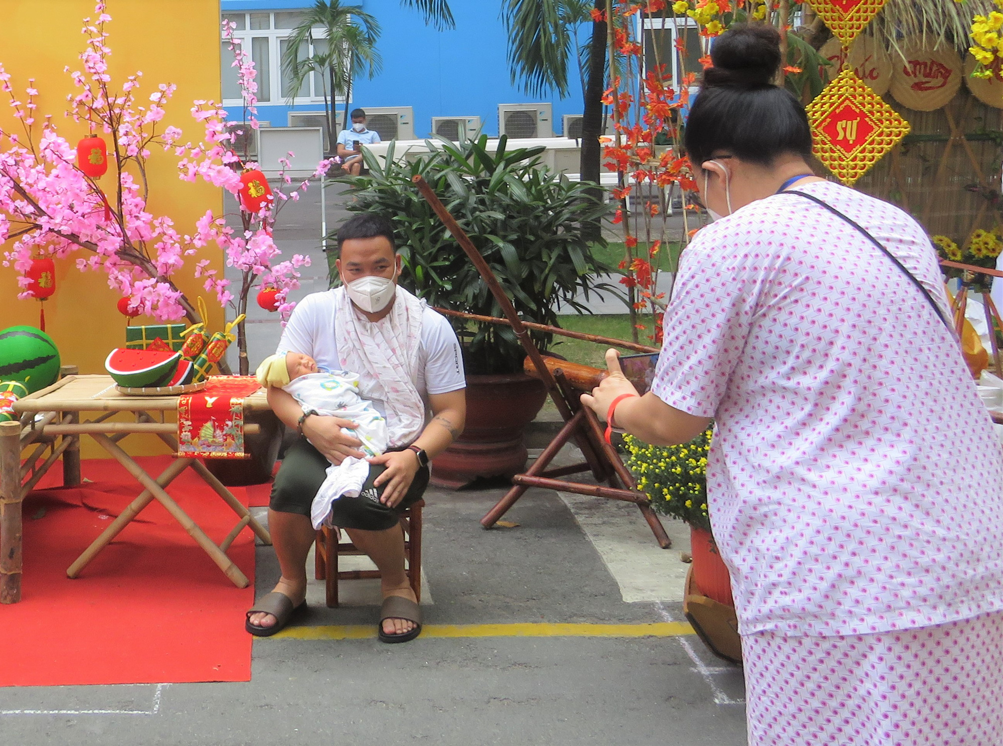 Theo chân thiên thần áo trắng check-in đường hoa độc đáo giữa lòng quận 1 - Ảnh 10.