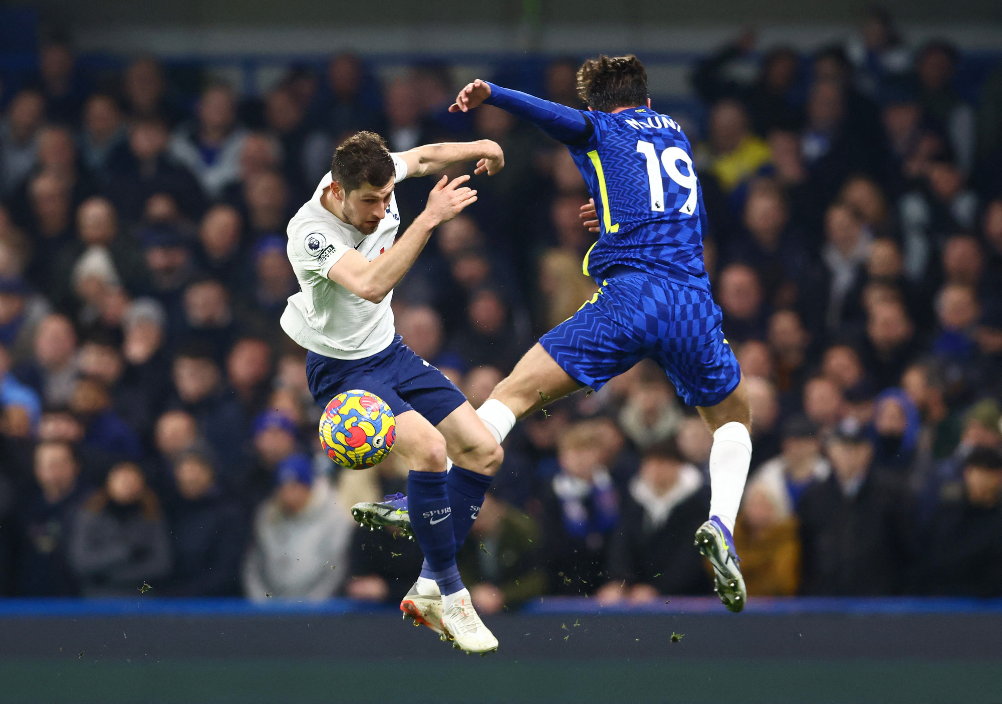 Tottenham thua ngỡ ngàng, Chelsea thăng hoa tại Stamford Bridge - Ảnh 1.