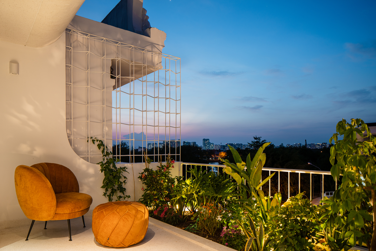 Căn nhà màu trắng và những đường cong uốn lượn