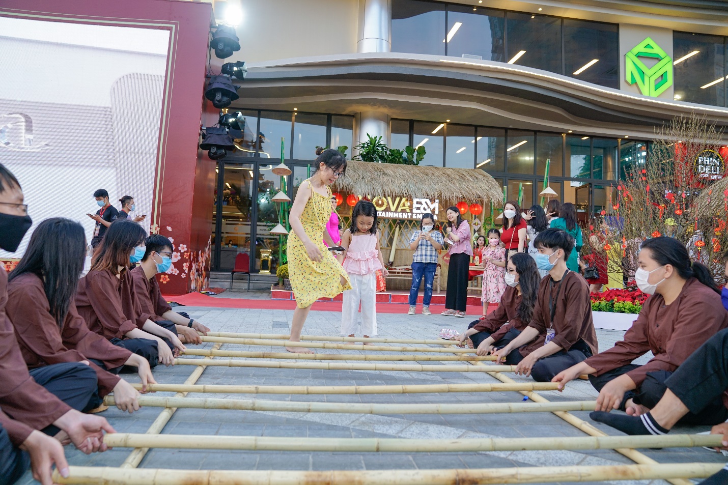 Hội hoa xuân Novaland gallery: Điểm đến vui chơi, ăn uốngtất cả trong một Tết Nhâm Dần. - Ảnh 3.