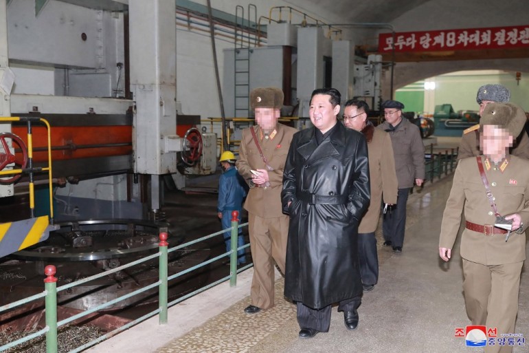 Ông Kim Jong-un đến nhà máy vũ khí, ra chỉ thị quan trọng - Ảnh 1.