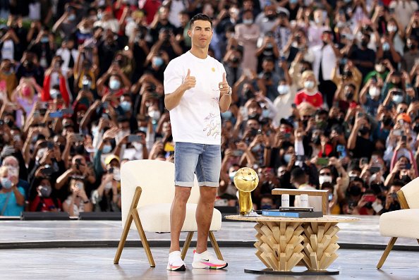 Ronaldo bảnh bao du xuân nhận giải thưởng ở Dubai - Ảnh 5.
