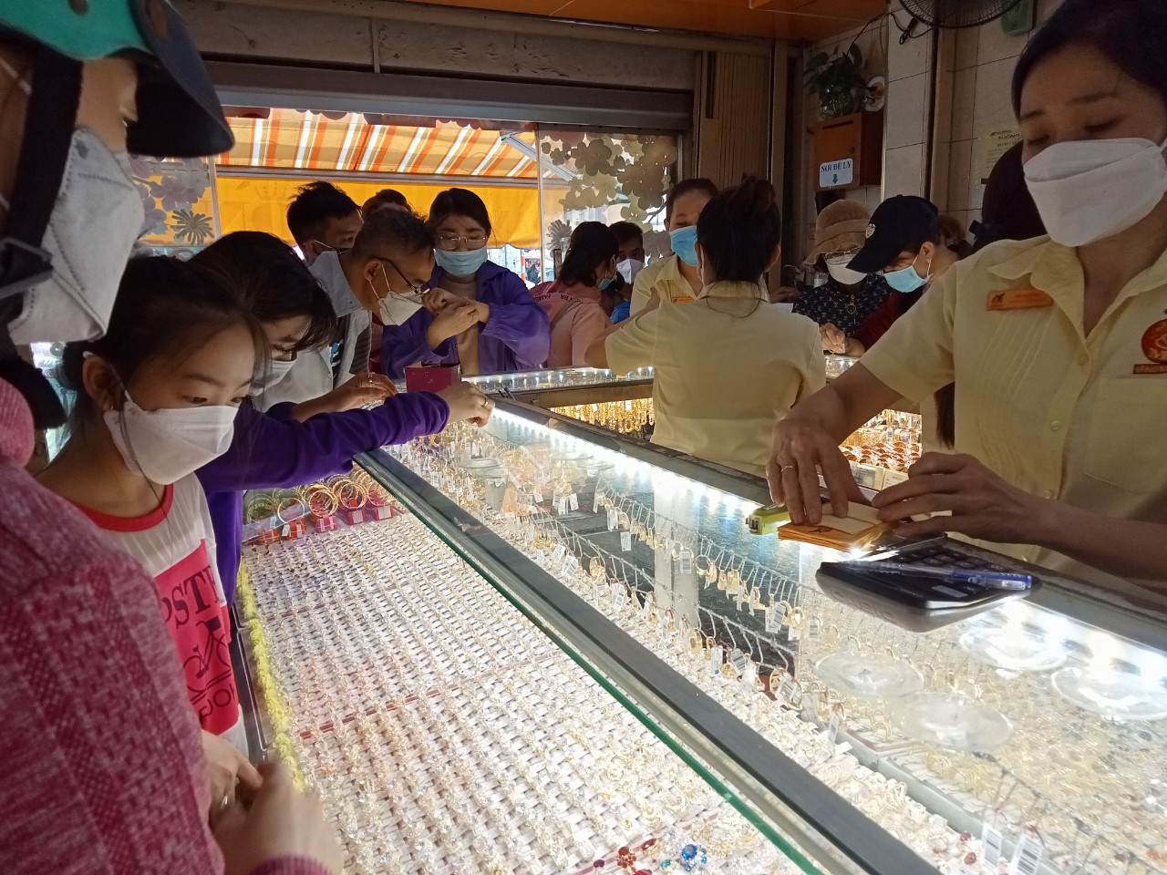 Tiệm vàng Mi Hồng vẫn luôn là điểm đến hàng đầu cho những ai yêu thích lĩnh vực vàng bạc trong năm