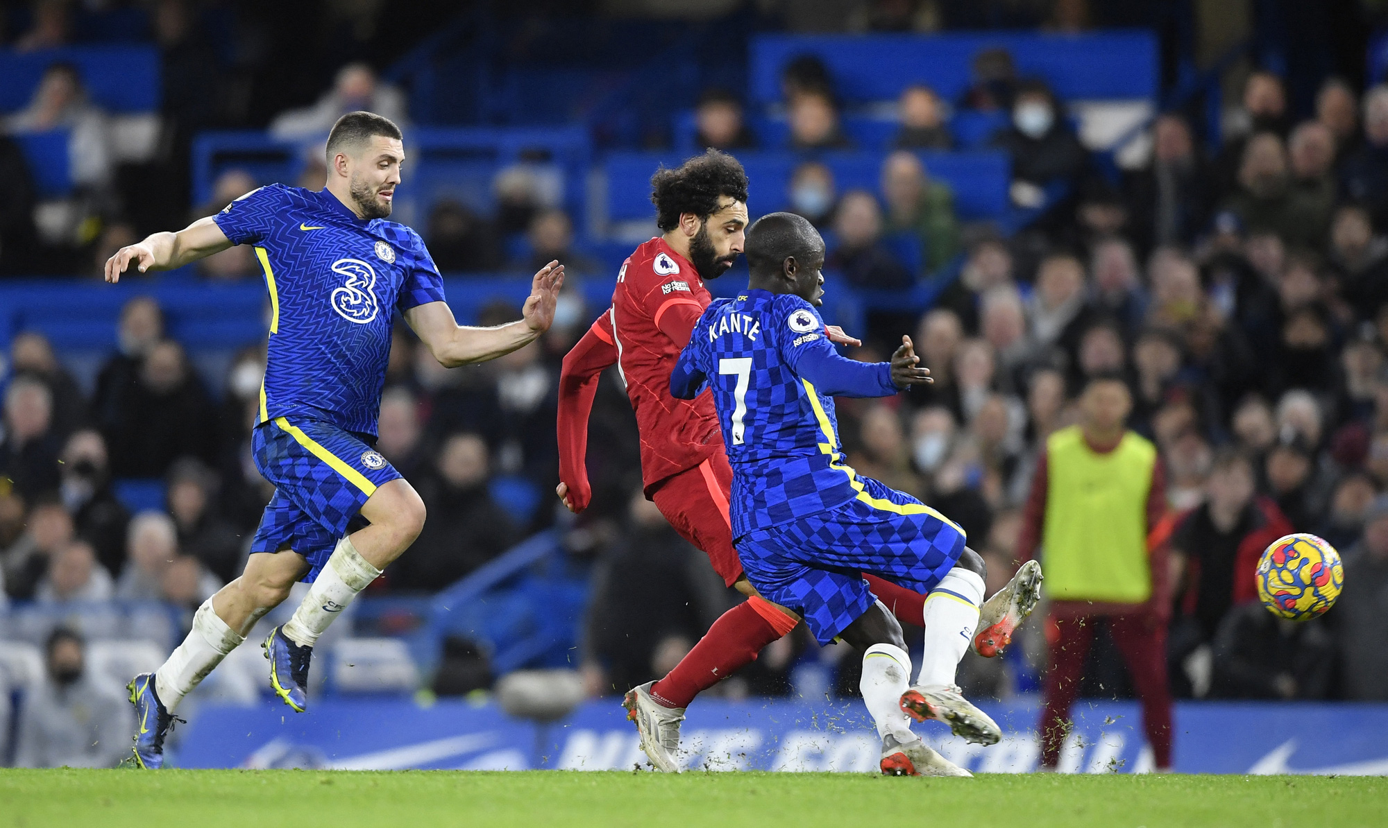 Rực lửa đại chiến, Chelsea cầm chân Liverpool bằng siêu phẩm - Ảnh 5.