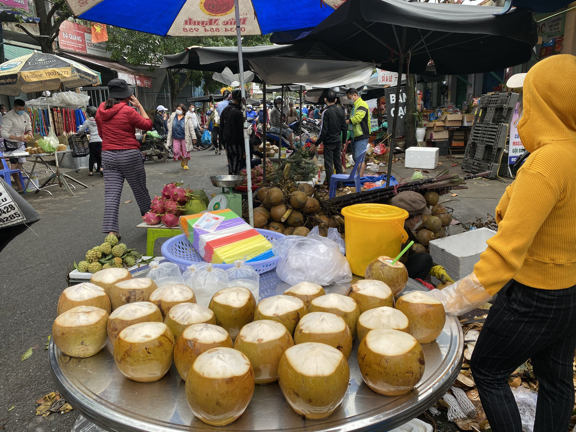 Đà Nẵng: Chợ đông nghịt ngày cuối năm, giá cả tăng chóng mặt - Ảnh 12.