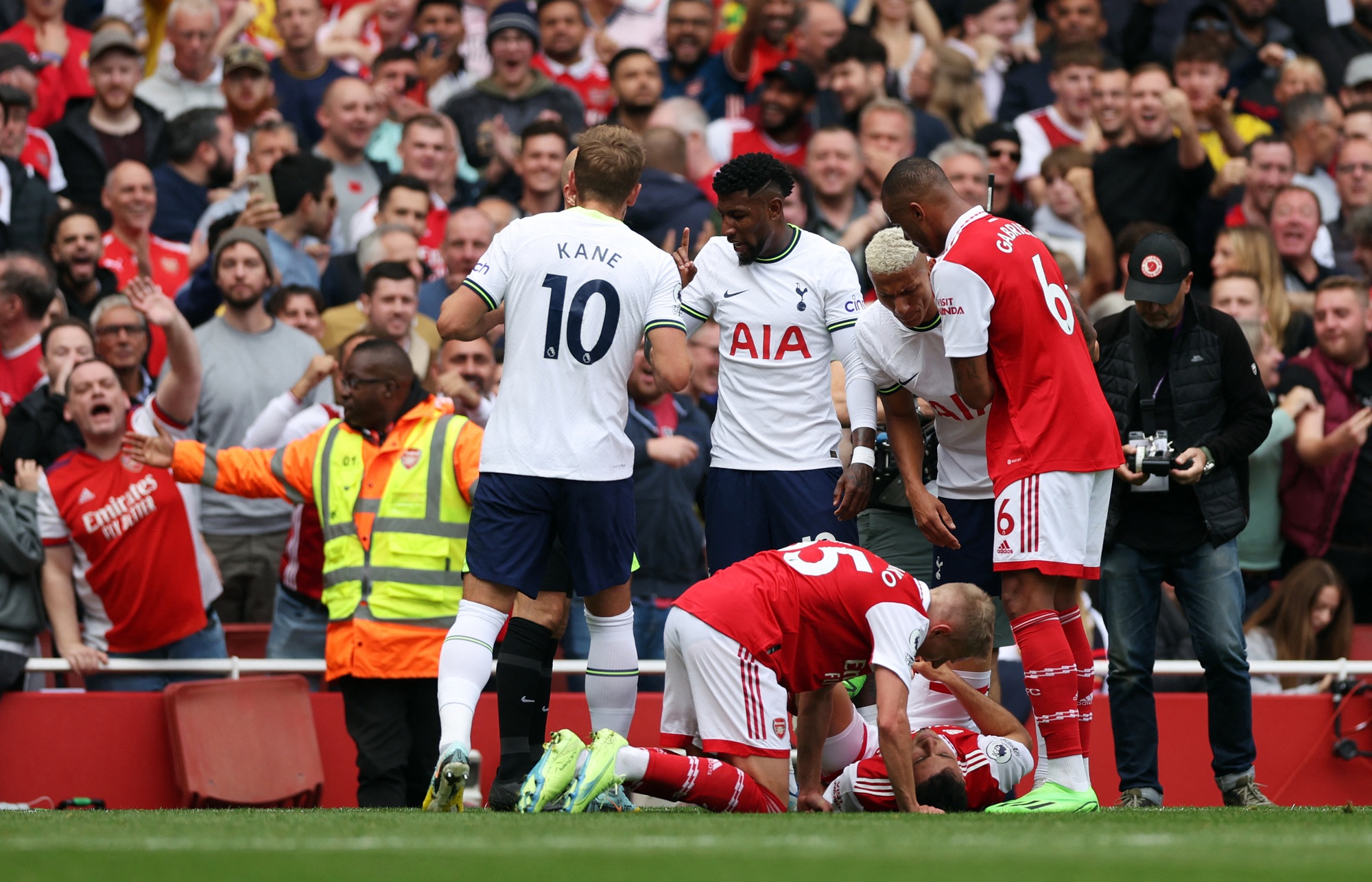 Đại thắng 3-1 Tottenham, Arsenal vững ngôi đầu Ngoại hạng - Ảnh 6.