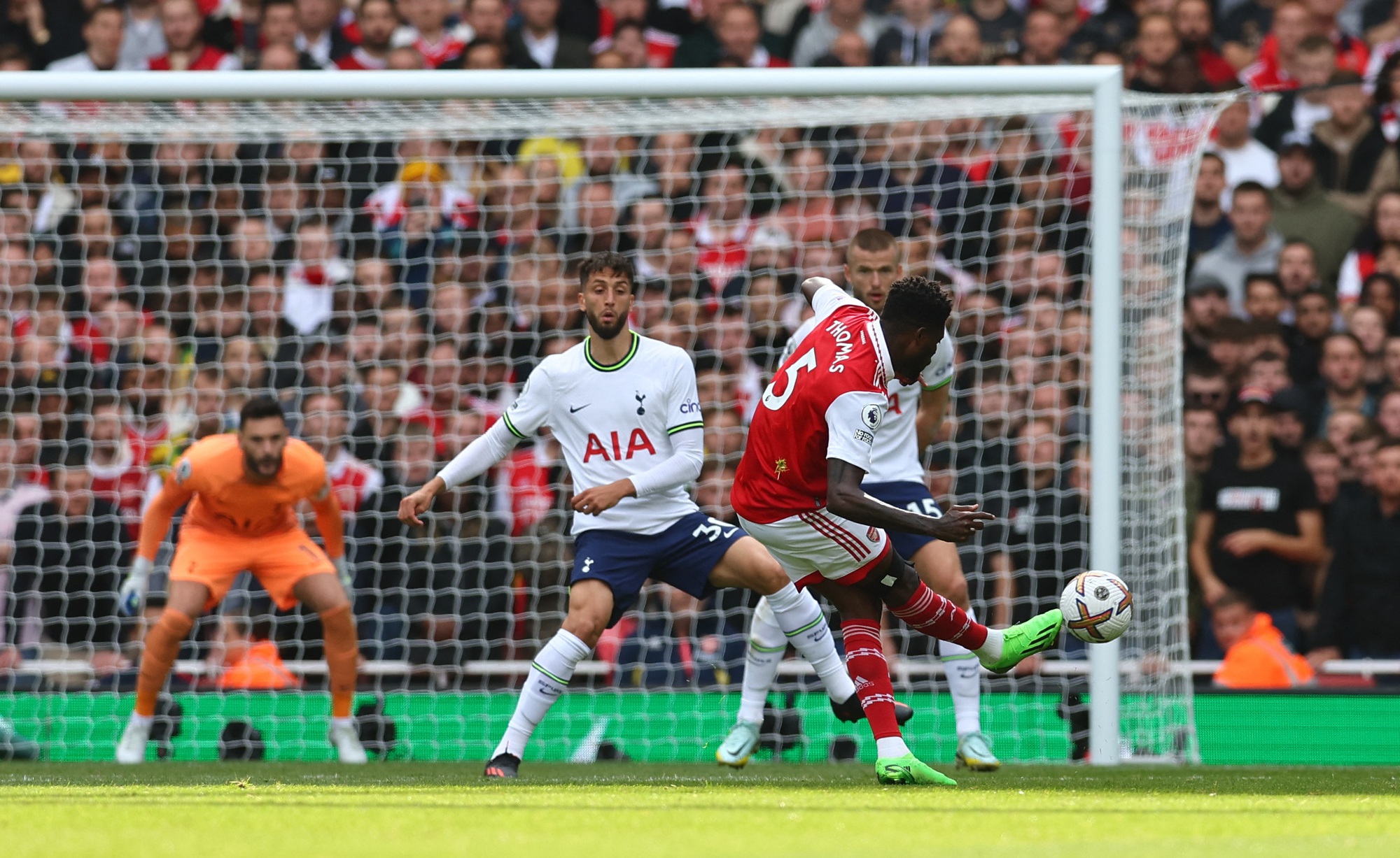 Đại thắng 3-1 Tottenham, Arsenal vững ngôi đầu Ngoại hạng - Ảnh 3.
