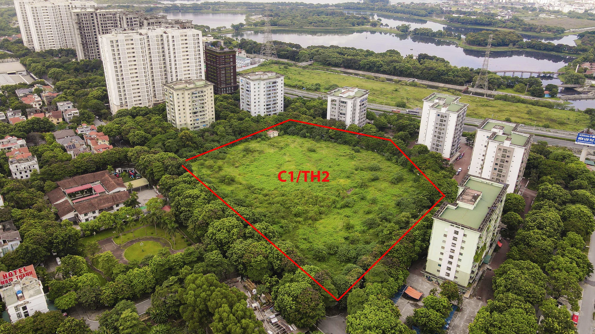 Bên trong những lô đất quây tôn 20 năm mà Hà Nội quyết đòi để xây trường có gì? - Ảnh 10. Bên trong những lô đất quây tôn 20 năm mà Hà Nội quyết đòi để xây trường có gì? - Ảnh 10.
