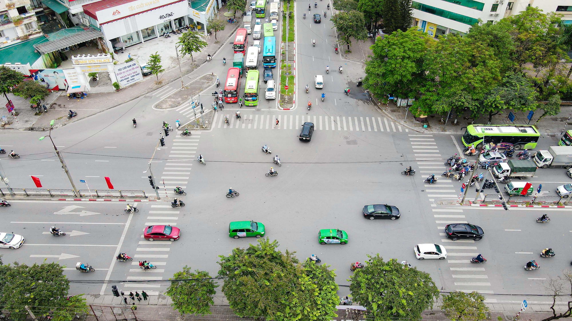 Cận cảnh vị trí xây dựng hầm chui thứ 5 tại Hà Nội - Ảnh 10. Cận cảnh vị trí xây dựng hầm chui thứ 5 tại Hà Nội - Ảnh 10.