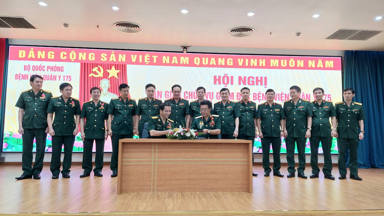 Bệnh viện Quân y 175 có giám đốc mới - Ảnh 4. Bệnh viện Quân y 175 có giám đốc mới - Ảnh 4.