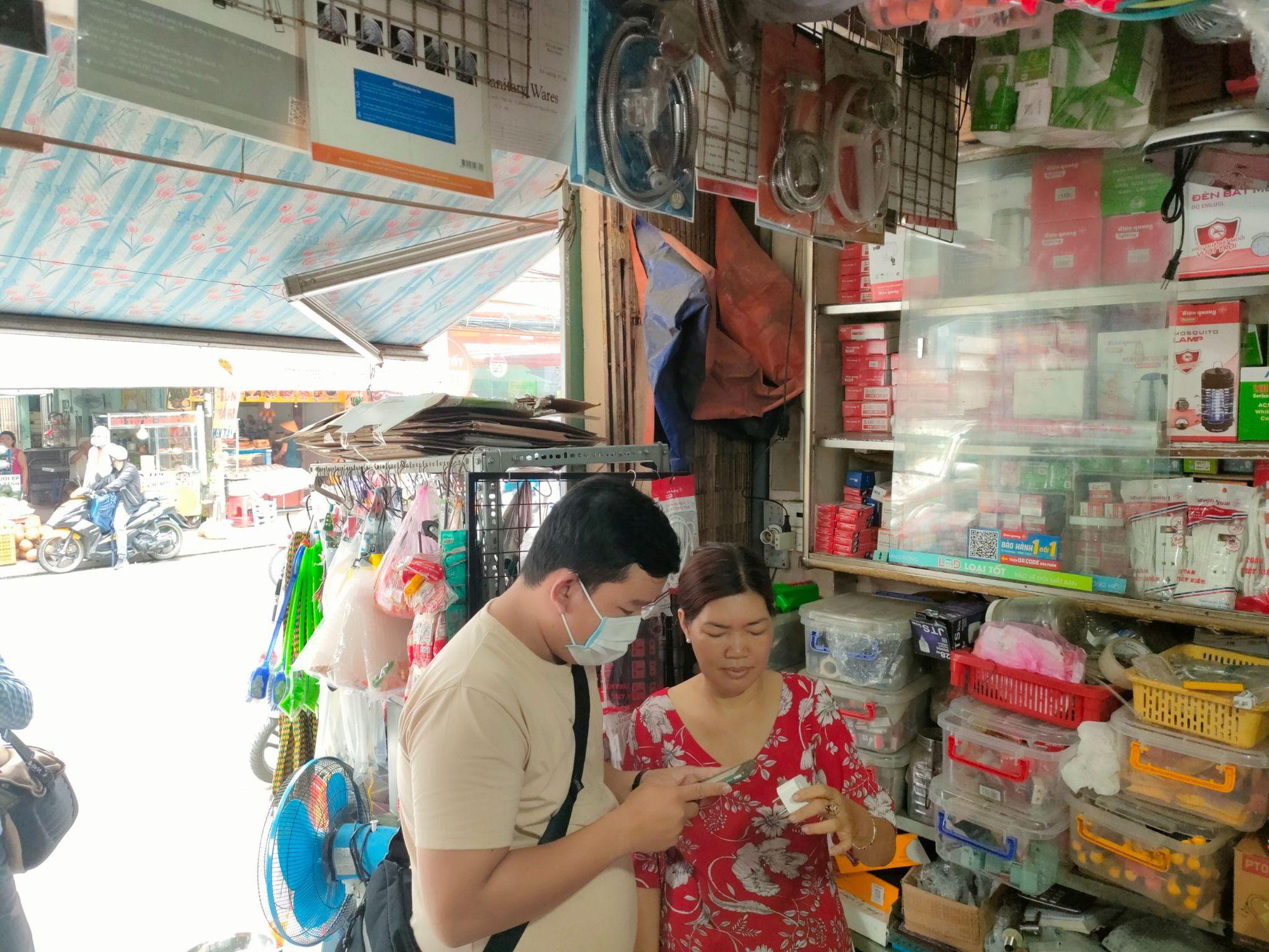 Điện Quang chăm sóc khách hàng bằng QR code - Ảnh 2.