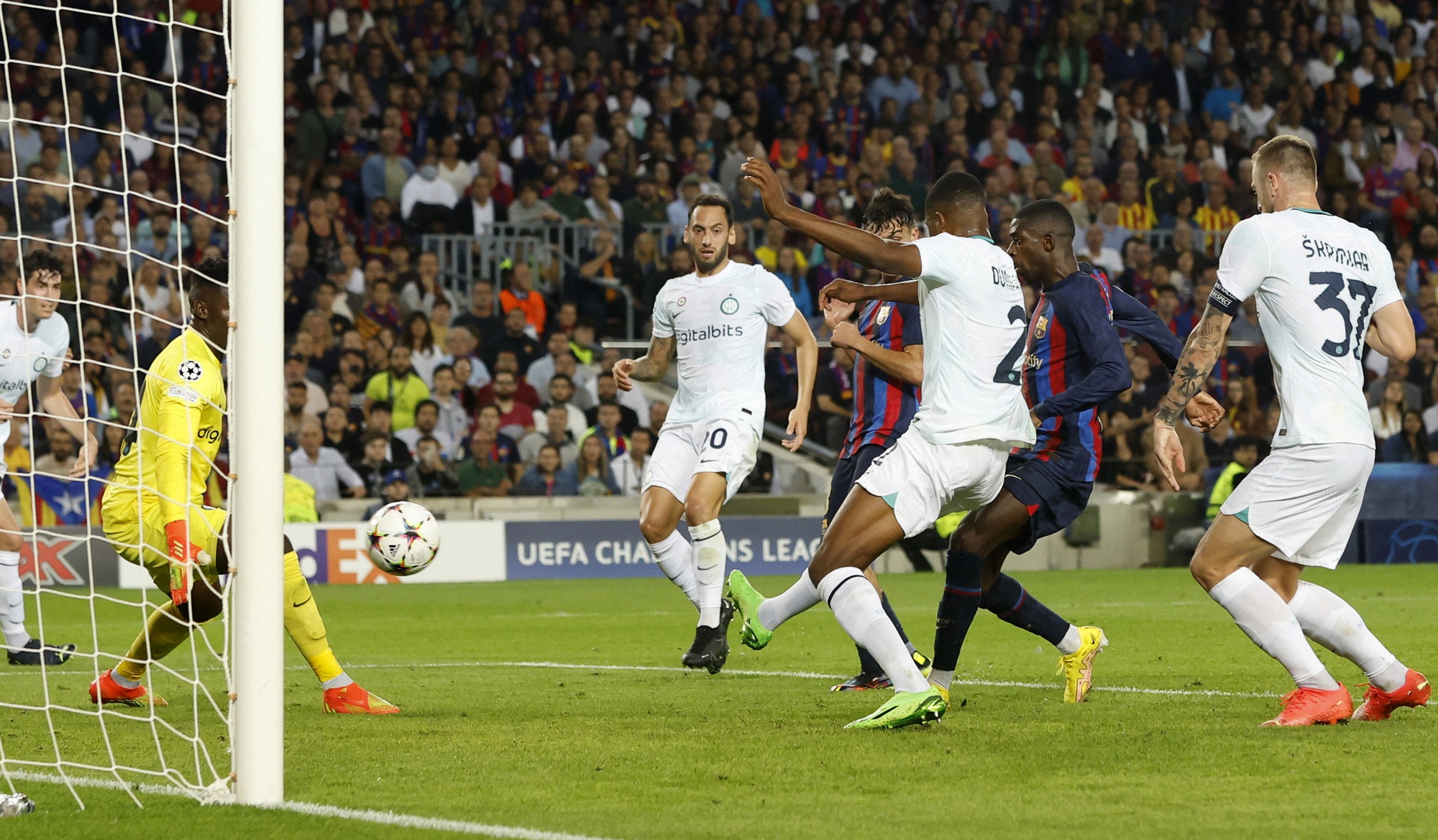 Rượt đuổi 6 bàn ở Nou Camp, Barcelona cạn dần giấc mơ Champions League - Ảnh 1.