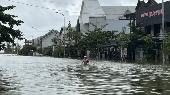 Thừa Thiên - Huế: Gần 20.000 nhà bị ngập, thủy điện tăng lưu lượng xả lũ - Ảnh 3.