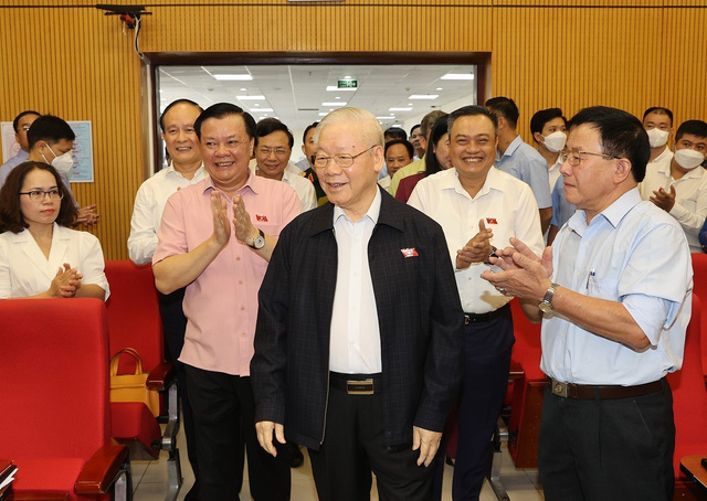 Những hình ảnh Tổng Bí thư Nguyễn Phú Trọng tiếp xúc cử tri tại Hà Nội - Ảnh 4.