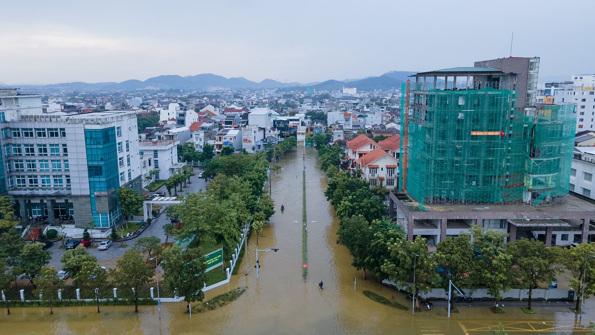 Phóng sự ảnh: Ngập lụt bủa vây Thừa Thiên - Huế - Ảnh 16.