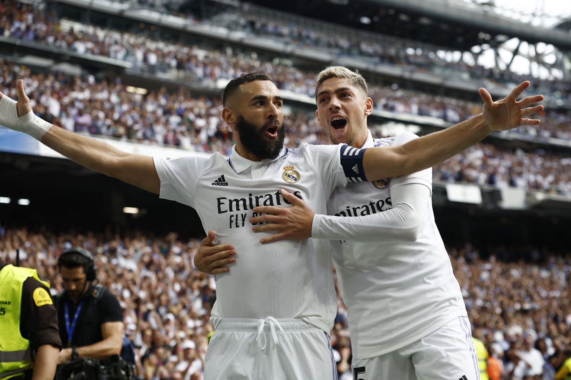 Toàn cảnh Quả bóng vàng 2022: Karim Benzema và tập đoàn La Liga chờ ẵm giải - Ảnh 1.