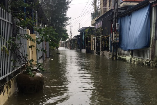 Lụt biển gây ngập nhiều vùng thấp trũng ở Thừa Thiên – Huế - Ảnh 3.
