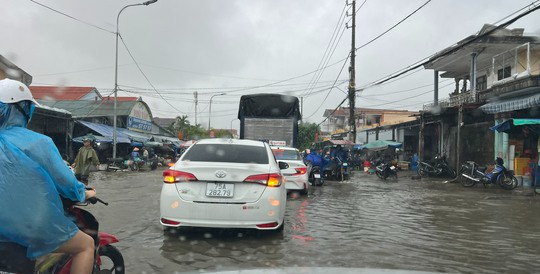 Lụt biển gây ngập nhiều vùng thấp trũng ở Thừa Thiên – Huế - Ảnh 2.