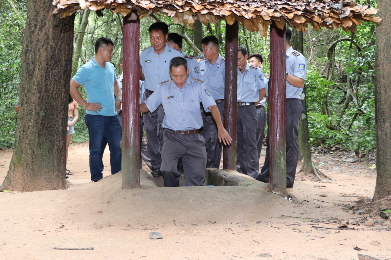 Hải quân Vùng 2, Vùng 5 thăm các di tích lịch sử ở TP HCM - Ảnh 3.