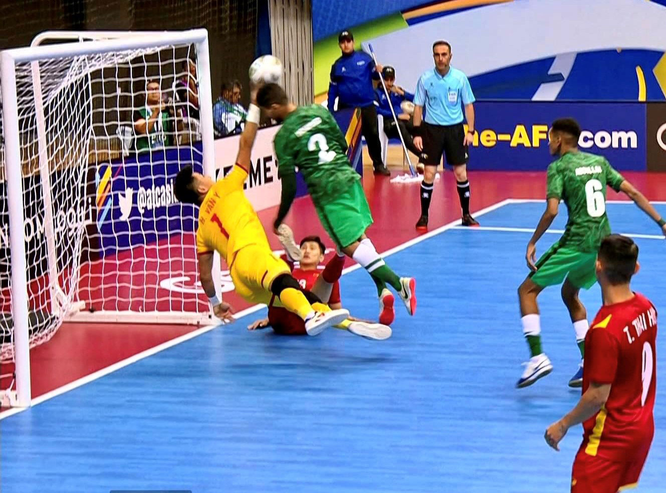 Futsal châu Á 2022: Dấu ấn Hồ Văn Ý - Ảnh 1.